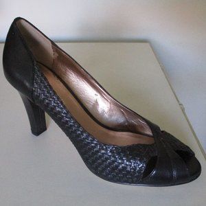 AK Anne Klein Donahue Womens Black Woven Leather Peep Pump NWOB - Size 9.5M